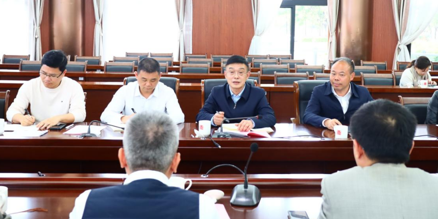 凝心聚力·砥砺奋进==校领导参加信息工程学院座谈会.doc_4323524b-b4a0-4a0f-b0b7-9ab9f6962537_0.png